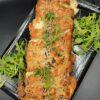 Brioix salat a rodanxes sobre safata, servit tebi — càtering francès Poc a Pots Barcelona