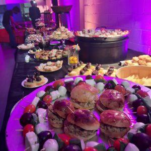 Buffet dressé pour une soirée d’entreprise à Barcelone