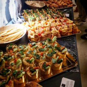 Pièces cocktail dressées pour un cocktail d’affaires à Barcelone