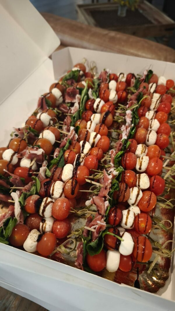 Brochette de tomate mozzarella basilic