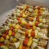 Brochettes de fruits exotiques