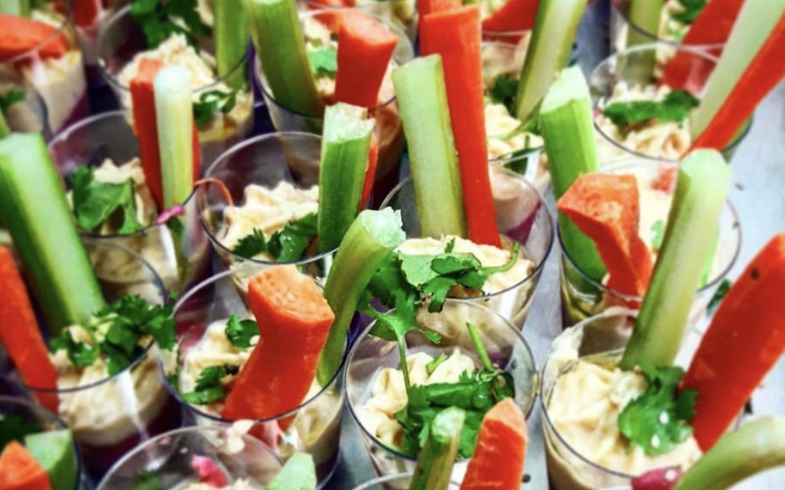 Verrines gourmandes aux crudités et houmous, apéritif à bord